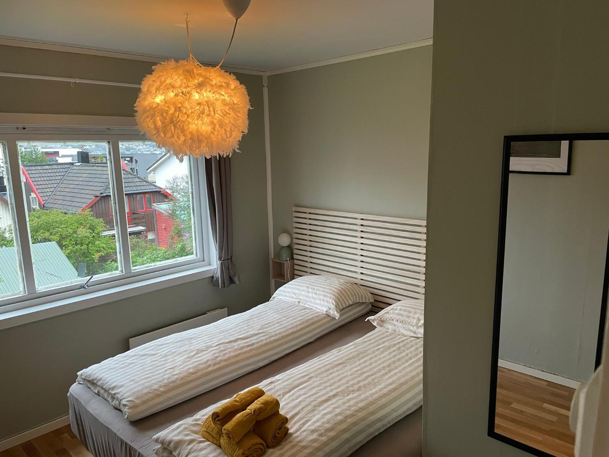 Centrally Located Apartment In Classic Townhouse Tromso Exterior photo